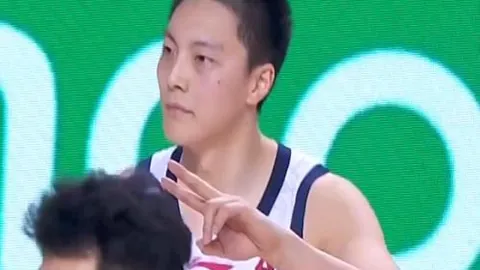 湖人新三巨头集结：联手统治球场，5600万高颜值球星实力出众